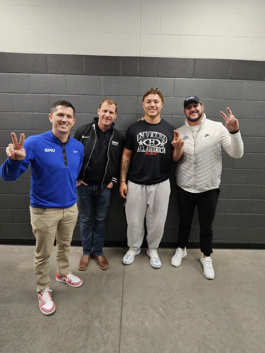 ZaneRowe0's tweet image. Appreciate @rhettlashlee @Sam_DunnamSMU @coachrdodge @CoachRobLikens for coming and seeing me at school today! @SMUFB #ponyup #214 #grinddontstop

@DentonGuyer_FB @ReedHeim @kylekeese @mike_gallegos16 @rushinbr @mannyshow84 @twftraining @dnell40