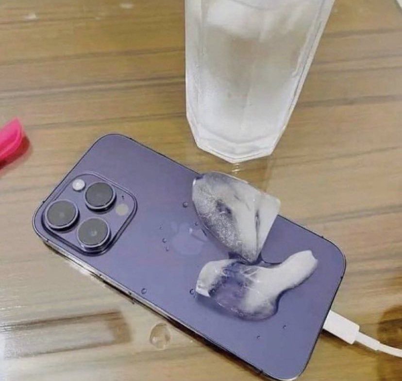 On today’s episode of having a VPN on my my phone. 🤦🏽‍♀️Thing is overheating like crazy