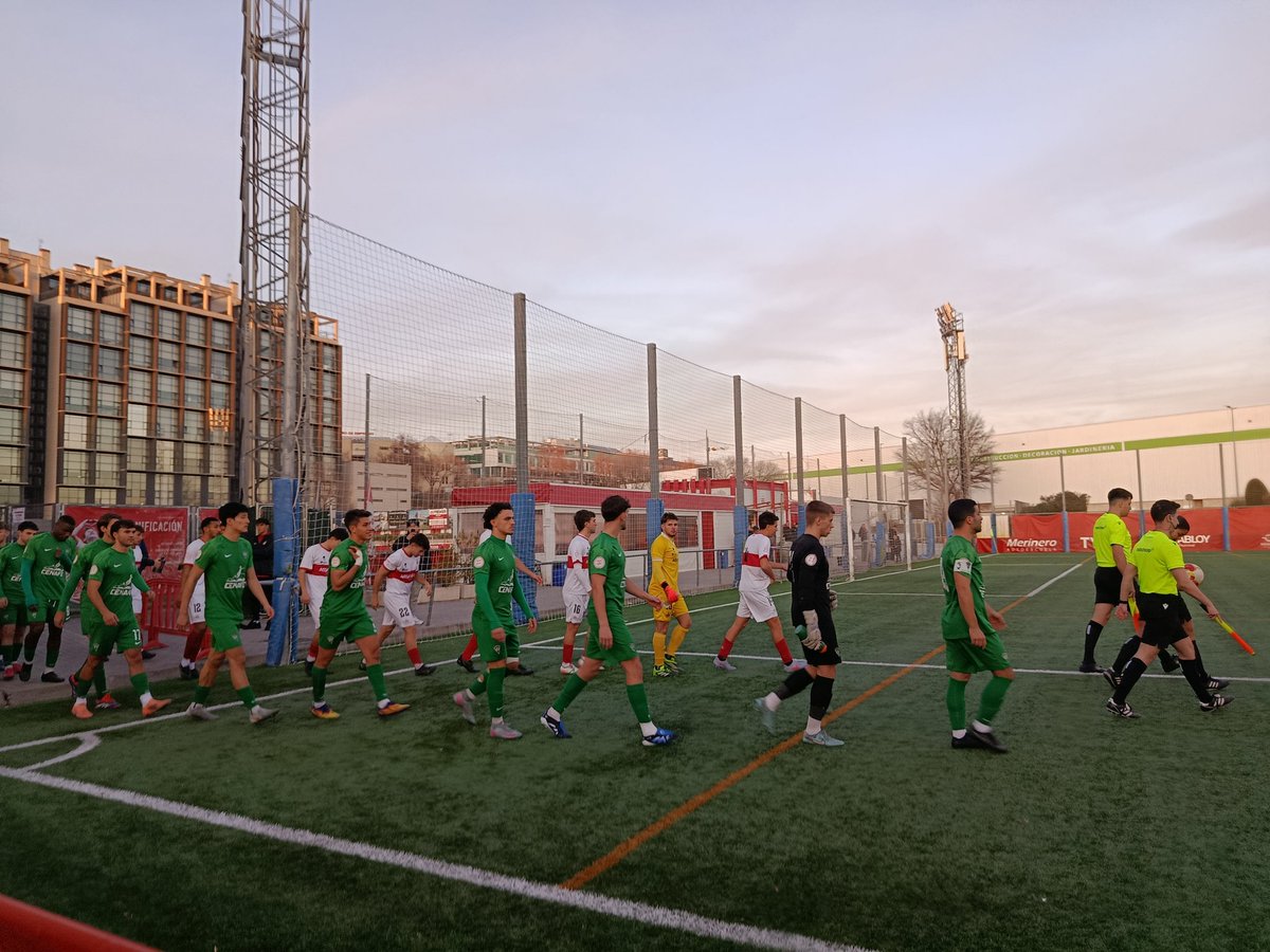 LesterEDrake's tweet image. Playing catch up here.....an excellent point for Botti in an even game, although so near to +3 Great to see Sanse fans Diego and Angel before and thanks for the invite 🙏🏻🤗
⚽ @UDSanse B v @SADvillaverde 
🏆3RFEF
🏟️Matapiñonera anexo
💶Invitation (10€)
📆11.01.26