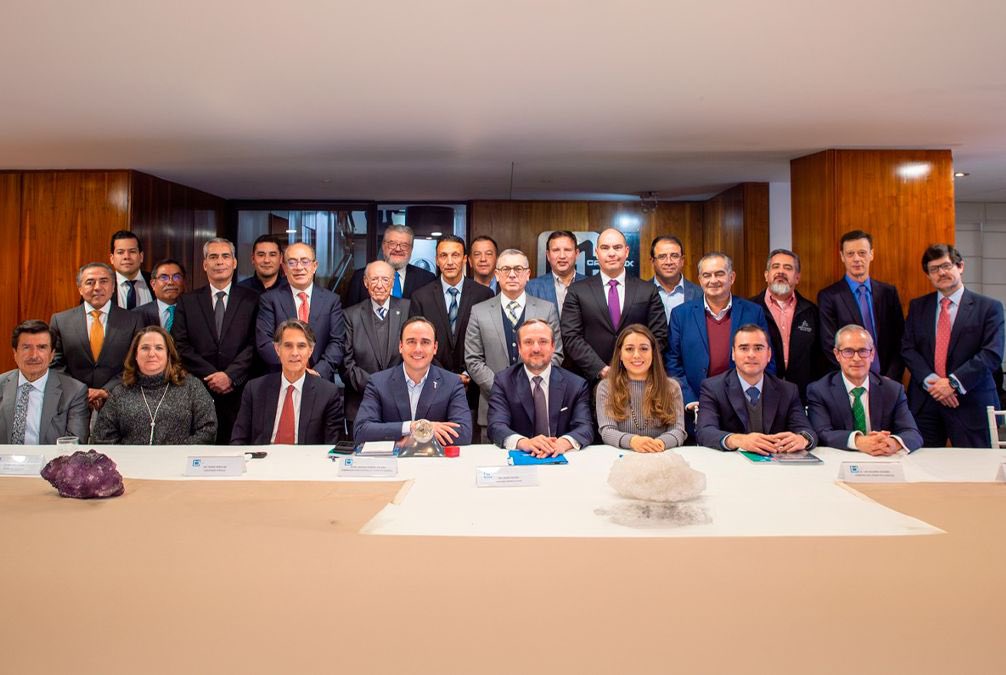 manolojim's tweet image. Nos reunimos con la Cámara Minera de México para ver de qué manera podemos impulsar en conjunto nuevos proyectos mineros en las regiones Carbonífera y Desierto para incrementar esta actividad que es de gran importancia para Coahuila. (1/2)