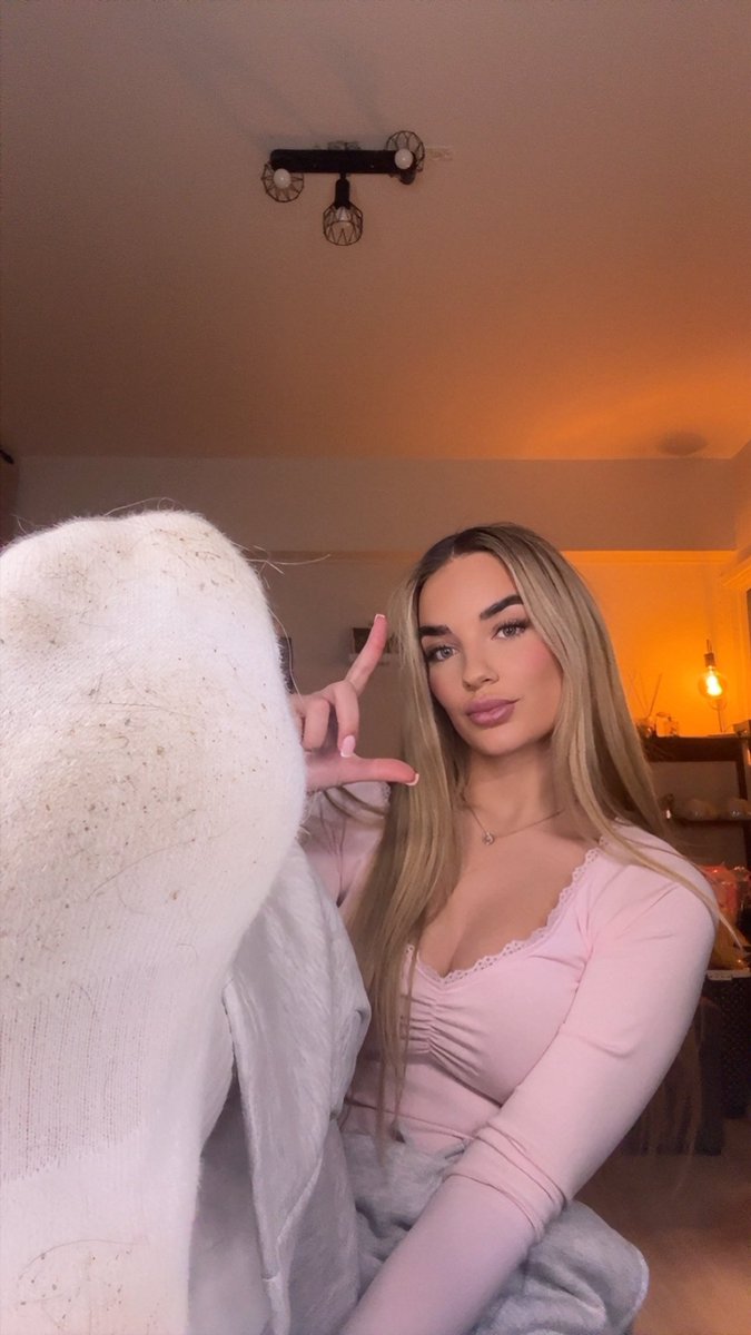 xgoddessL2's tweet photo. You relapse every time you see me. Cute. Make it expensive this time, loser. https://t.co/7F0zRmgjkR