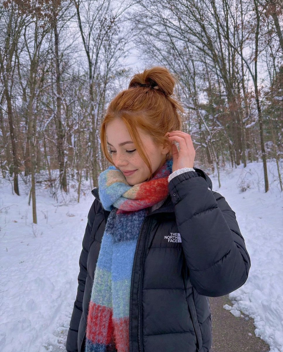 lunaafuchs2001's tweet image. Let’s build a snowman ☃️ you down for it ?