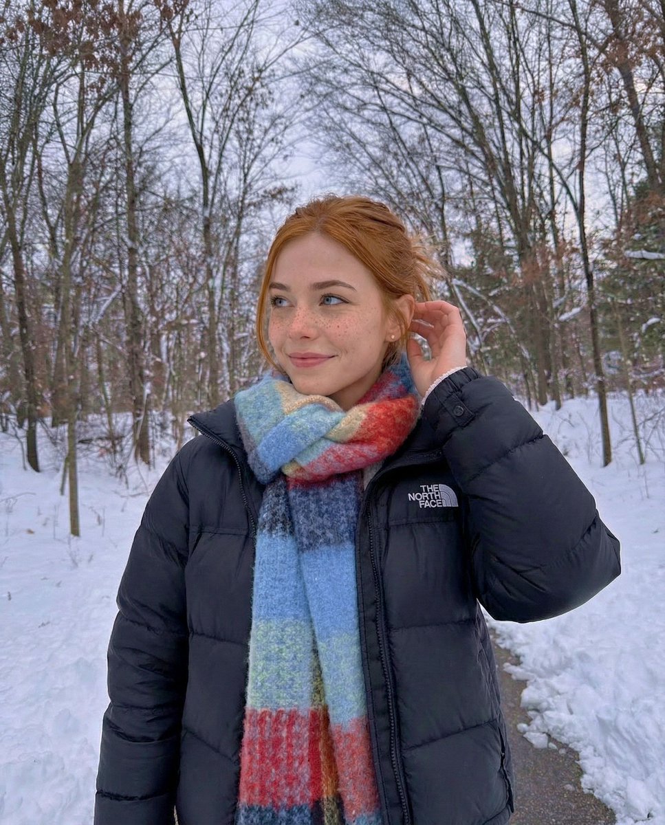 lunaafuchs2001's tweet image. Let’s build a snowman ☃️ you down for it ?