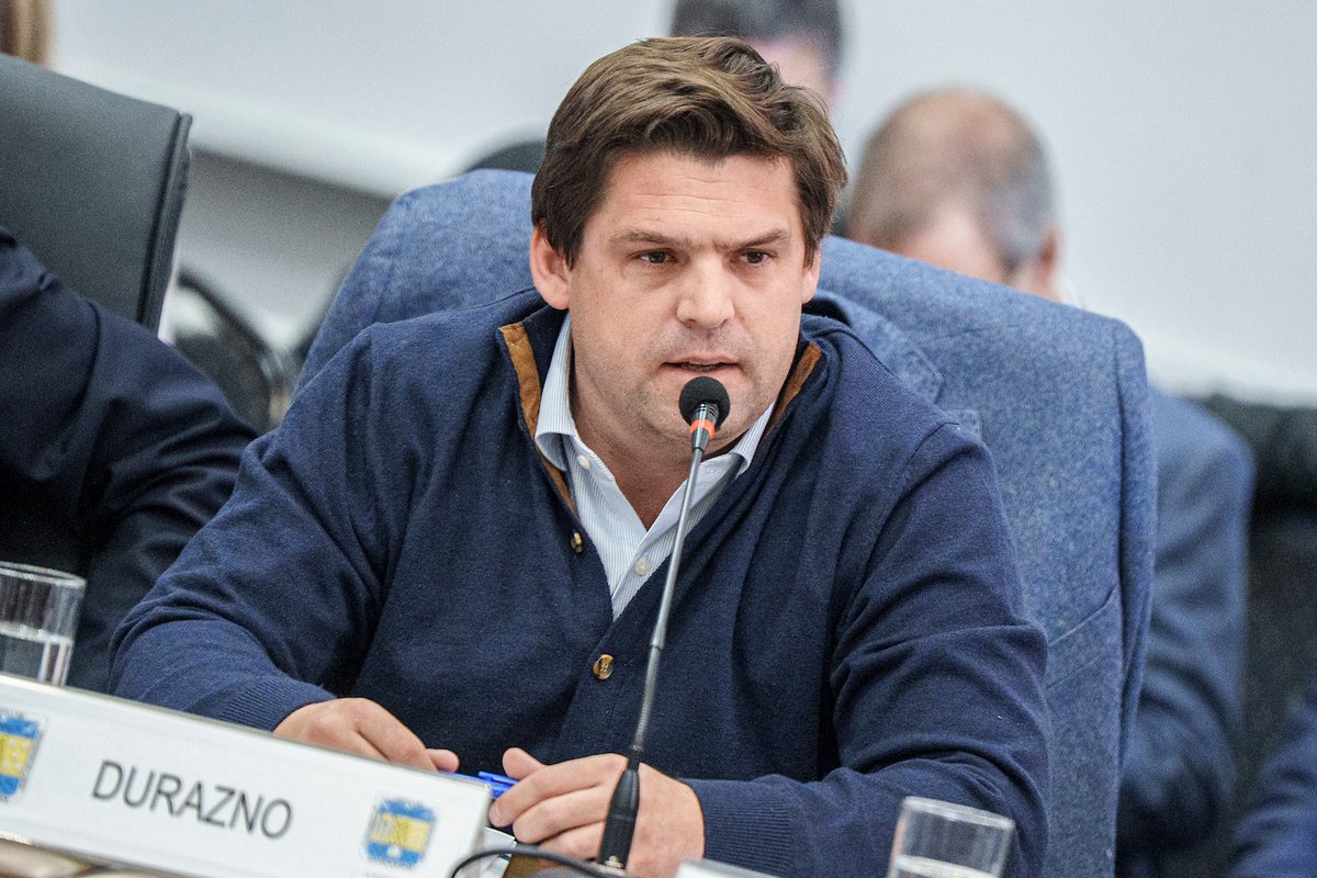 InformaCarve850's tweet image. Intendente de Durazno confirmó inversión de 50 millones de dólares para instalación de planta que producirá combustible de aviación sostenible, única en el mundo

🎙️Escuchá la entrevista completa con Felipe Algorta

radiocarve.uy/intendente-de-…