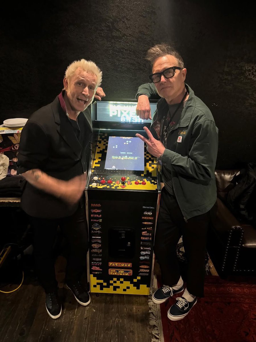 Mark Hoppus Smiling tweet media