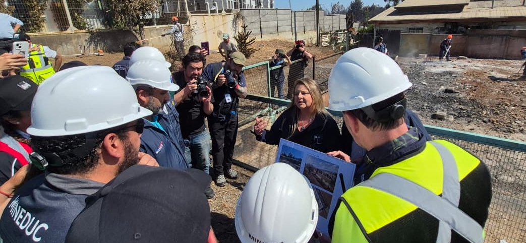 📢Junto al ministro Nicolás Cataldo y las autoridades regionales, vicepresidenta Daniela Triviño anunció que el Jardín Infantil "Hojitas de Parra", afectado en su totalidad por los incendios forestales, contará con un nuevo recinto modular financiado por la institución.