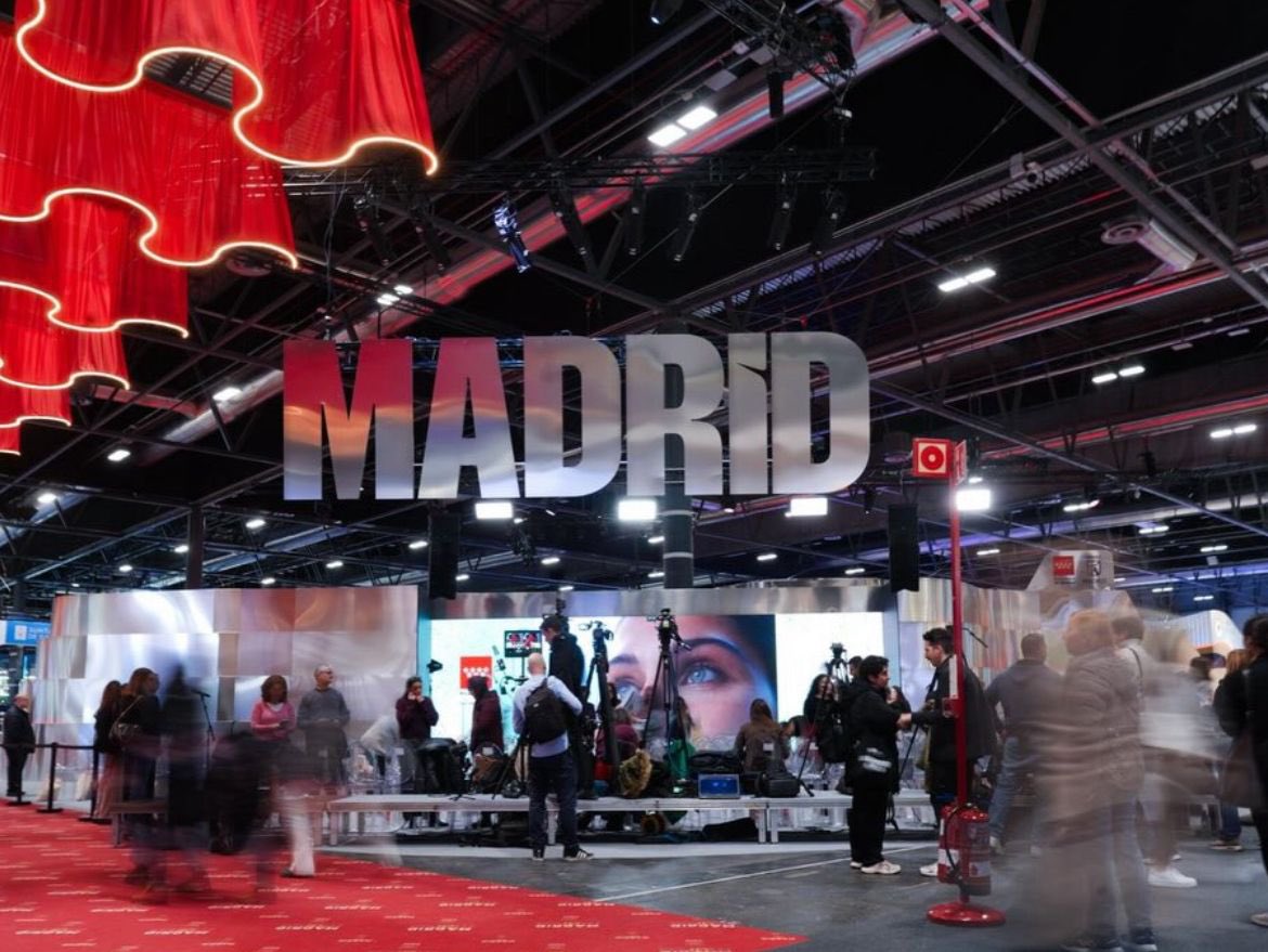 VisitMadrid_es's tweet image. 🎖️ La presidenta @IdiazAyuso recoge el Premio a la @ComunidadMadrid por el Mejor Estand de #FITUR2026.

🌍 #ElMejorEstiloDeVida del mundo está en Madrid. 

+Info: c.madrid/chpfd

#MadridMarca