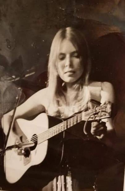 Joni Mitchell tweet media