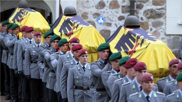 fritzfelgentreu's tweet image. German soldiers coming home from Afghanistan after keeping away from the front lines. #unvergessen
