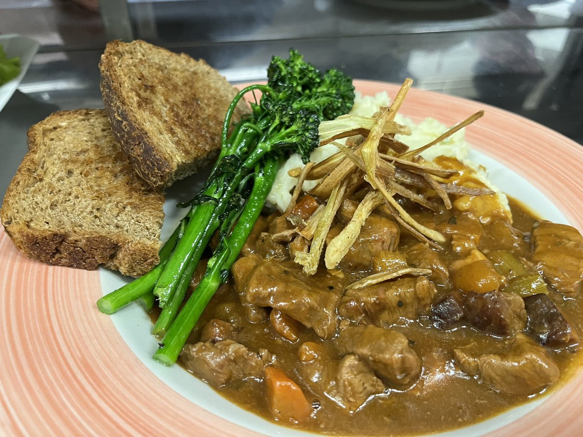 TheBushwakker's tweet photo. Happy Friday! Our Bushwakker & Robbie Burns birthday weekend special is SCOTTISH BEEF STEW WITH BEER BREAD! Oatmeal stout beef stew with rutabaga, celery, onion and carrots. Served with aged cheddar mashed potatoes, fried leeks, broccolini and house-made beer bread. #yqreats https://t.co/JxjZE2Rrxc