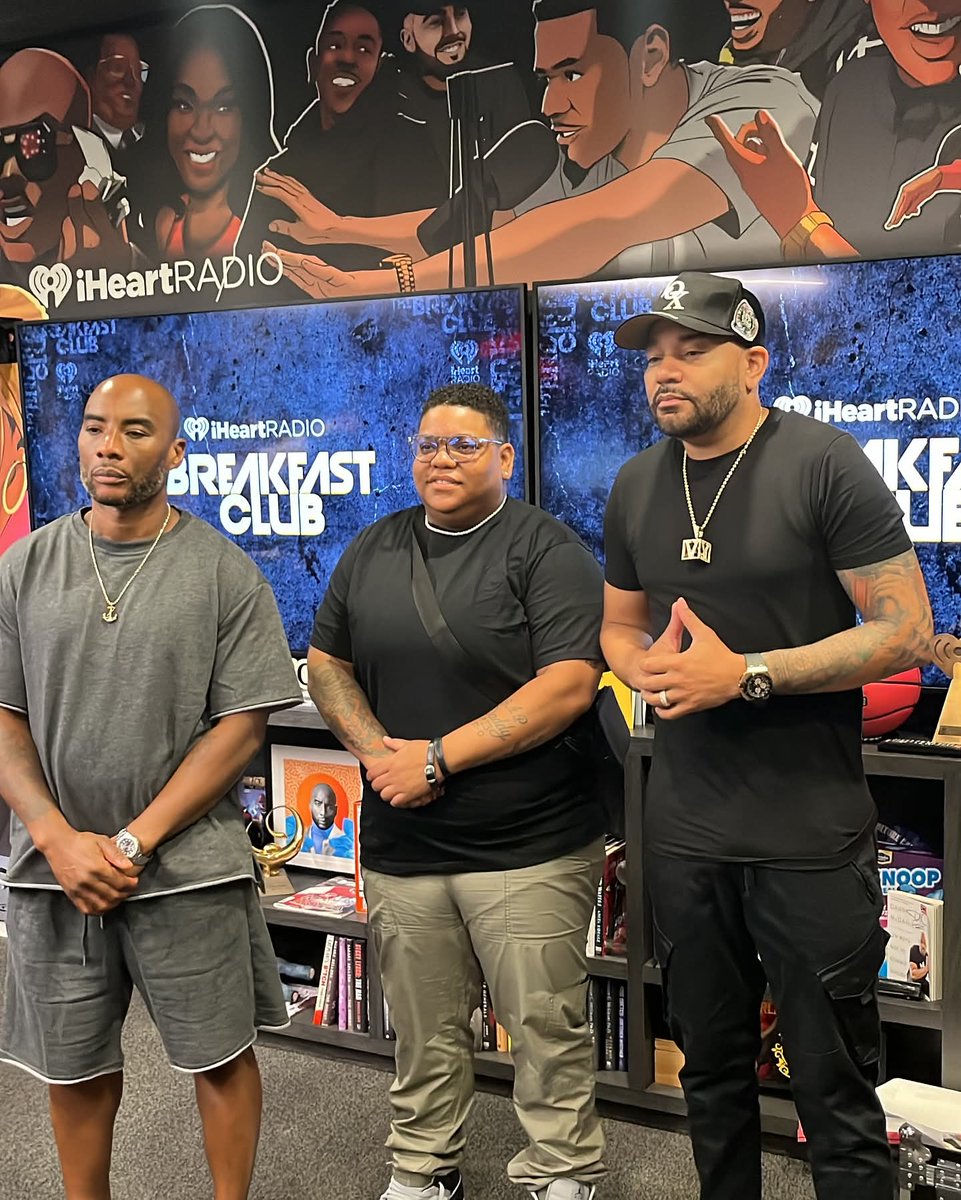 Dannic44's tweet image. Happy birthday to the founder of @FlipChicagoRed , @mrstealyourwig1  , a brilliant leader with a genuine heart for the  people.
#votered