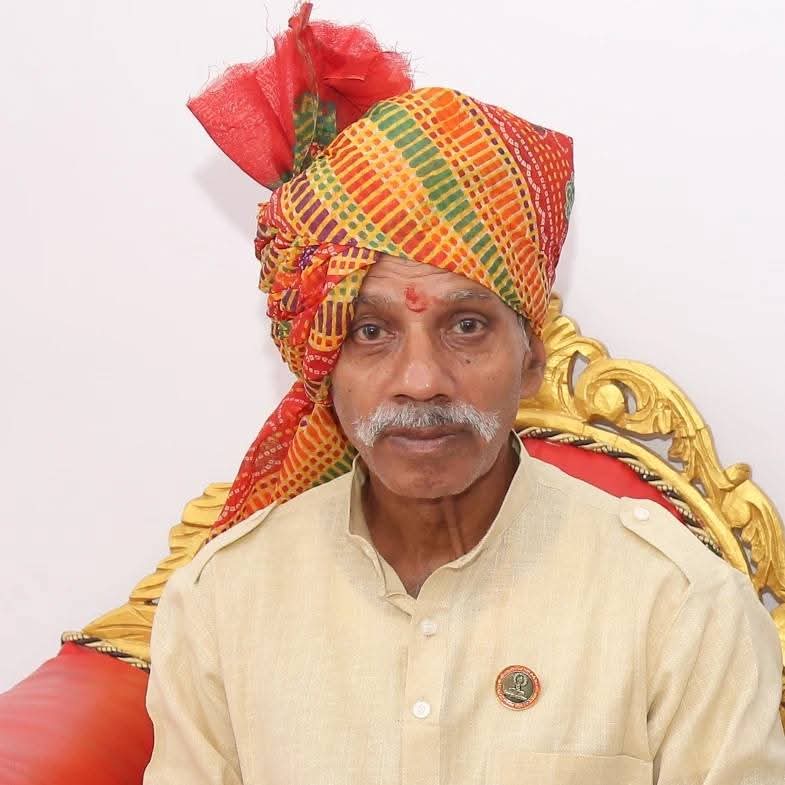 AaradhnaSolank2's tweet photo. आज ही के दीन बसंत पंचमी पर पिताश्री  व  माता श्री का विवाह शांतिकुंज हरिद्वार से परम वंदनीय माताजी अखिल विश्व गायत्री परिवार के सानिध्य में परव वंदनीय म��ताजी की उपस्थिति में सम्पन्न हुआ था ! 🌺🌺
विवाह वर्षगांठ की हार्दिक शुभकामनाएं मां व पिताजी https://t.co/OYtdDkBTeG