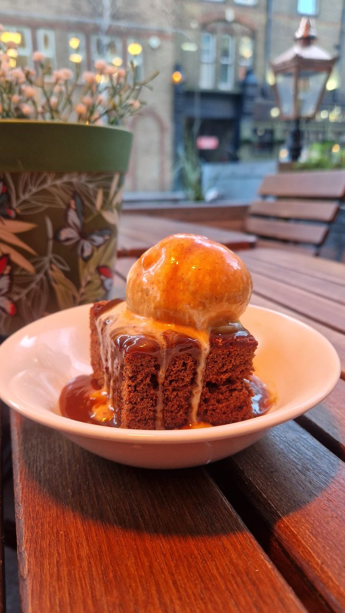 Happy Sticky Toffee Pudding Day!🤤🍮

#stickytoffeepudding #international #pub