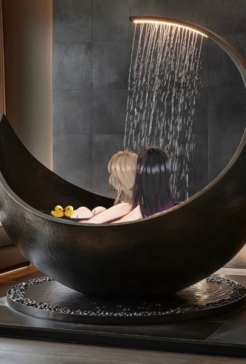 chickenroll1307's tweet image. #Sandbina #Columdrone bath together