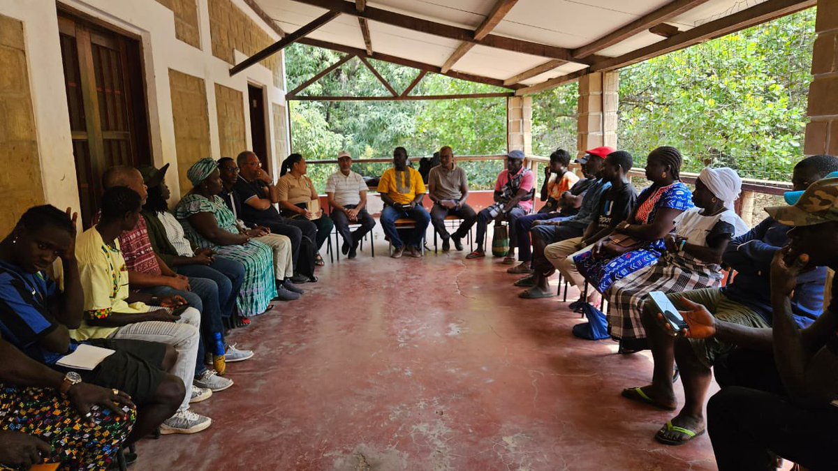 No âmbito do projeto Blue Bijagós o PRCM, IBAP e Tiniguena procederam na ilha de Formosa, a entrega de duas embarcações para transporte inter-ilhas para as comunidades das Áreas Protegidas do Arquipélago, visando o apoio a mobilidade e vital para o acesso a serviços e mercados.