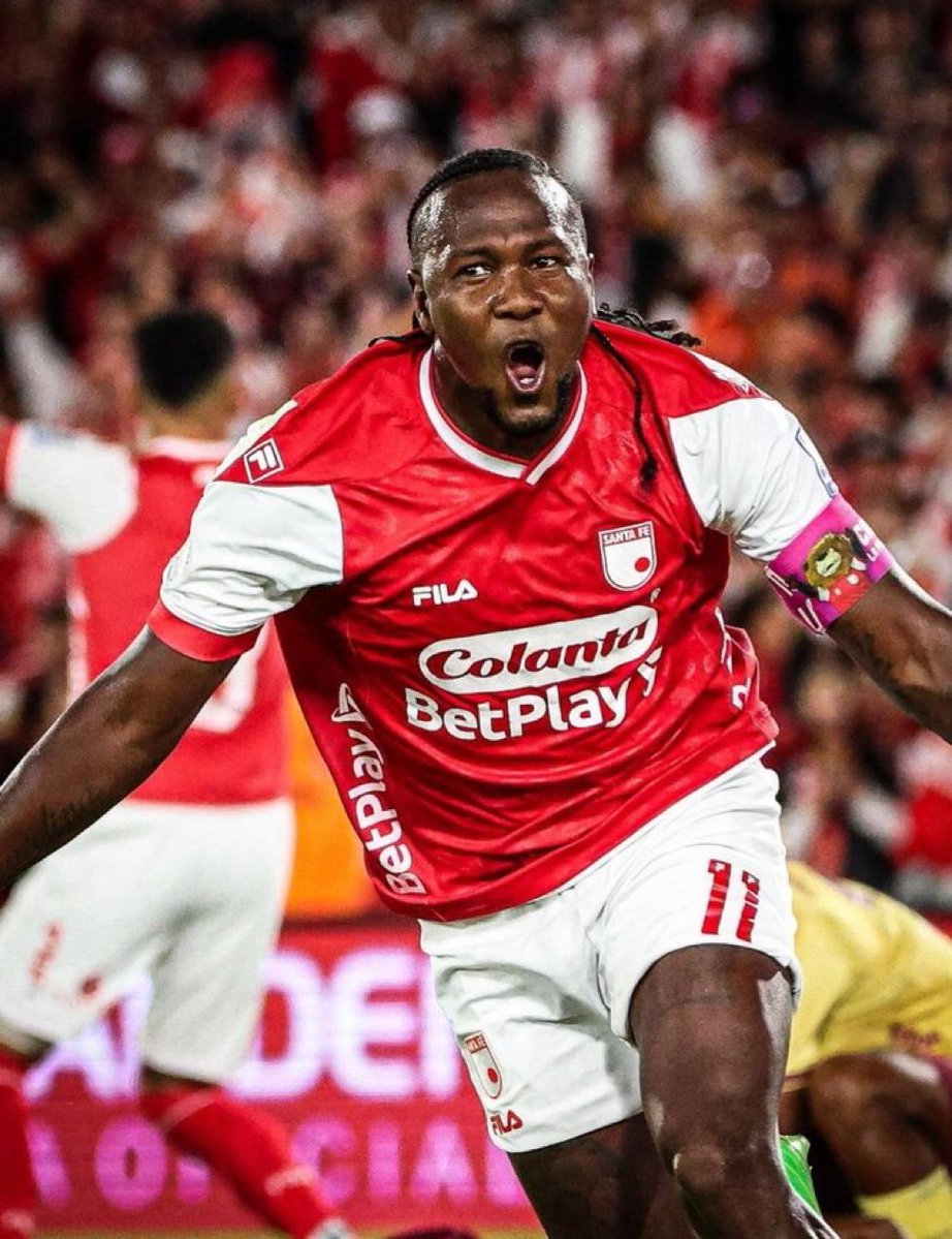 _diegocisf_'s tweet image. Oye @grok cámbiale la camiseta por la de la selección Colombia 2026, solo quiero imaginarme algo…