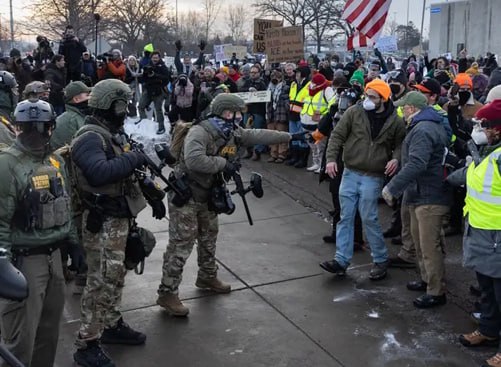 L’OMICIDIO DI RENEE NICOLE GOOD NEL QUADRO DELLA  FASCISTIZZAZIONE DELLO STATO IMPERIALISTA USA

perlademocraziapopolare.com/lomicidio-di-r…