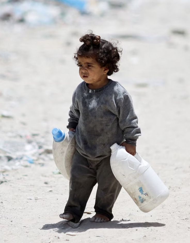 Günler uzun,
umut yorgun.
Gazze susuyor,
insanlık sınanıyor.

📌 Gazzeye Acil Çözüm
🏷 #GazaNeedsUrgentSolution