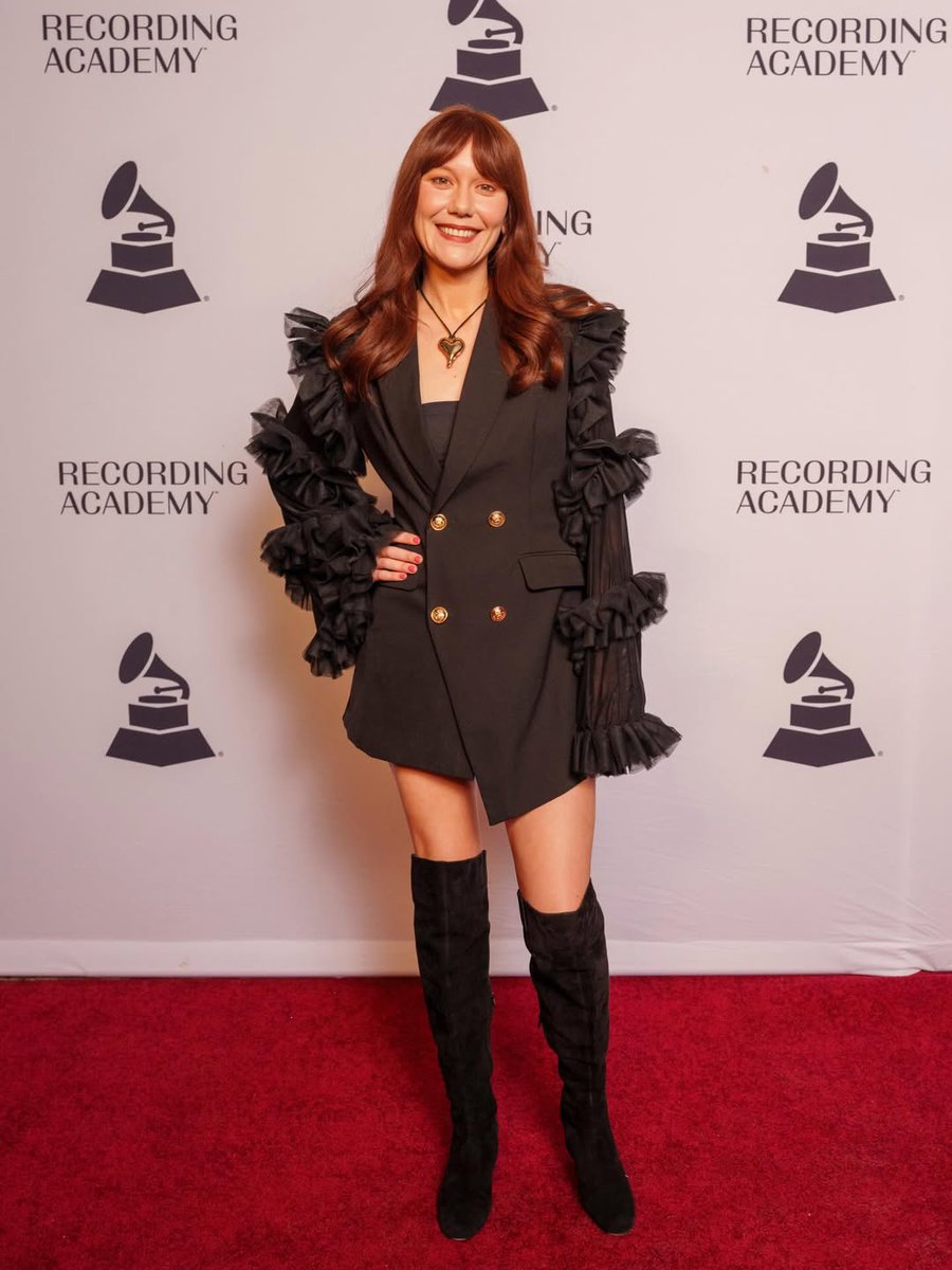 Molly Tuttle tweet media