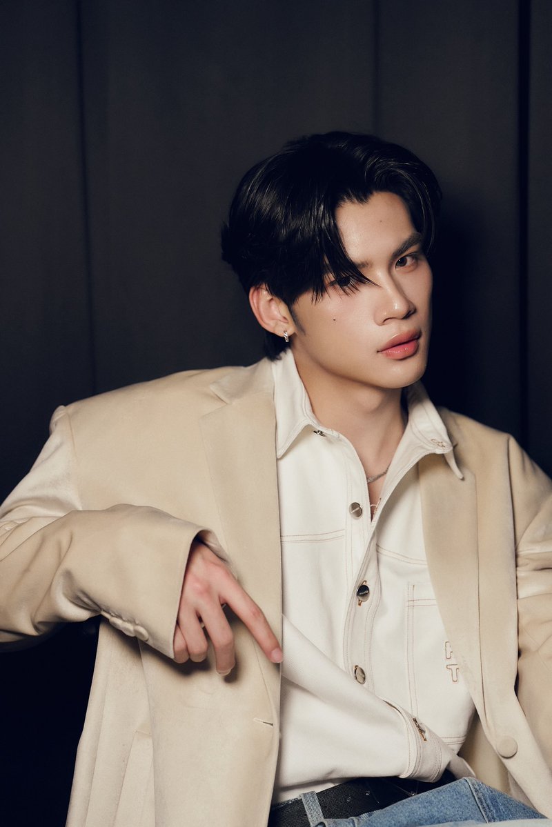 JAONORTHiom's tweet image. จบแล้ววนะค้าบ ก่อนอื่นต้องขอขอบคุณพี่ออฟชั่น ขอบคุณรายการ และ พี่ๆทีมงานทุกคน ที่ให้โอกาสนอร์ทได้มายืนอยู่ในจุดนี้เป็นเกียรติมากๆคับ ขอบคุณพี่ๆเพื่อนๆทุกคนในรายการนอร์ทดีใจที่ได้เจอทุกคนนะคับสนุกๆมากๆ

สำหรับตัวนอร์ทยังมีอะไรที่ต้องพัฒนาอีกเยอะและะมีหลายๆอย่างที่นอร์ทอยากจะทำ…