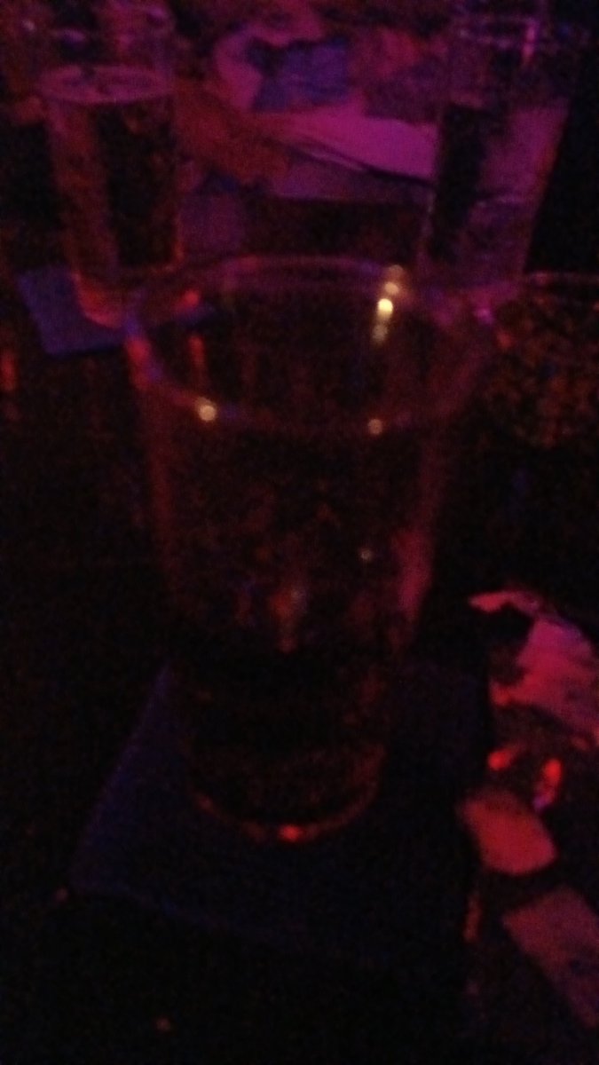 มีเจ้านายใจดีมีชัยไปกว่าครึ่ง
พาลูกน้องกินเหล้าทุ๊กกกกวัน
@บิทบาร์