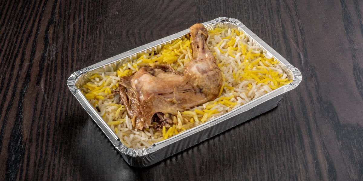 تحذير من الأحصائي فهد السعيد:

تقديم الأرز في أواني ألمنيوم يعتبر خطير جدًا على الصحة ، فالأرز مع درجة الحرارة العالية وحموضة الطماطم كالصلصة أو الكشنة يزيد من نسبة تسرب الألمنيوم السام والخطير على الصحة مع طول فترة الملامسة.

-