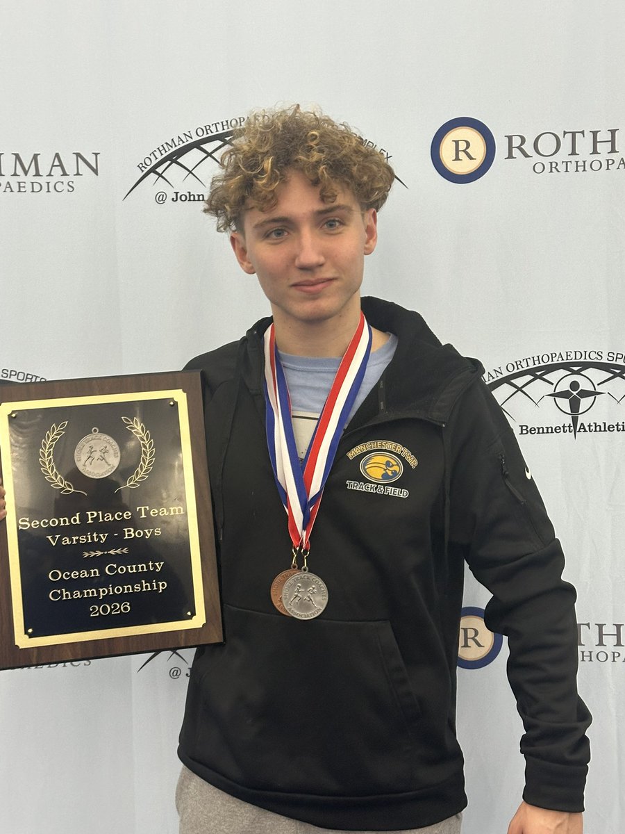 Gavin Hanlon 2nd place 1600m and 3rd place 800m at OC Champs!!