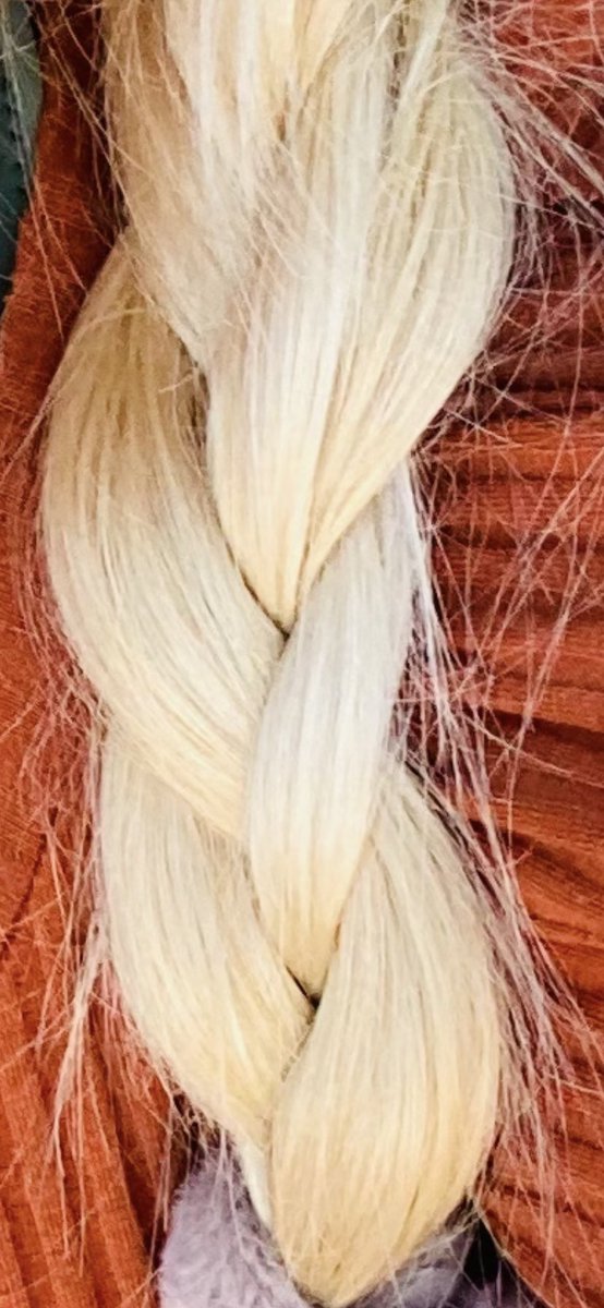 Duyarlılık,
insanın insan kalabilme biçimidir.

Dünya sertleştikçe
insanı yumuşak tutan tek şeydir.

Ve bazen
bir insanı kurtaran,
koca bir sessizlikte
küçük bir duyarlılıktır.

#DefendRojava 
#insanDeğişmedenDünyaDeğişmez
#SavaşaDURde 
#BirlikteGüçlüyüz 
#Acınındiliaynıdır