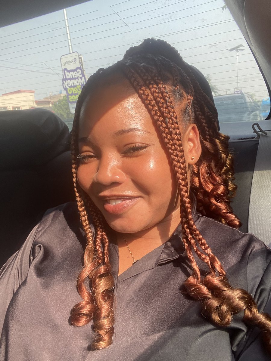 Mzzenny1's tweet photo. The sun was my filter today😍😍🥰🥰

Happy weekend and happy new year everyone 🎊 🥳 https://t.co/7H6gcWzJgm