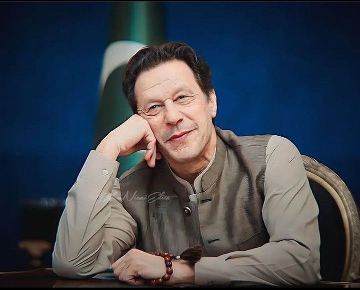 Official_Asif1's tweet photo. ظلم کی رات کتنی ہی لمبی کیوں نہ ہو، سحر ہونے تک ہم جاگتے رہیں یا سو جائیں، ہمارا نظریہ زندہ رہے گا۔
اپنے رب کے بھروسے پر سوتے ہیں، کل پھر ایک نئی جدوجہد ہوگی۔
شب بخیر! 🌙
#ImranKhanIllegallyDetained https://t.co/bnubGOqWg1