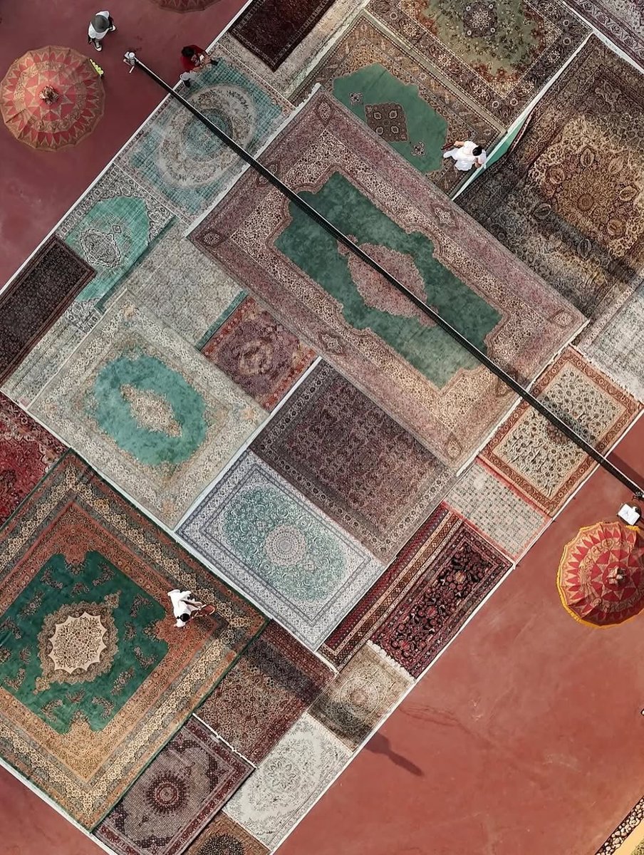 pamvonhadder's tweet image. in awe of this tennis court made entirely of rugs by jaipur rugs