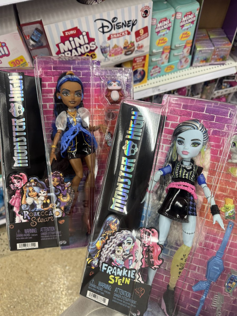 monsterhiii's tweet image. I HAD TO LOG BACK IN I JUST FOUND ROBECCA G3 IN TARGET OMG