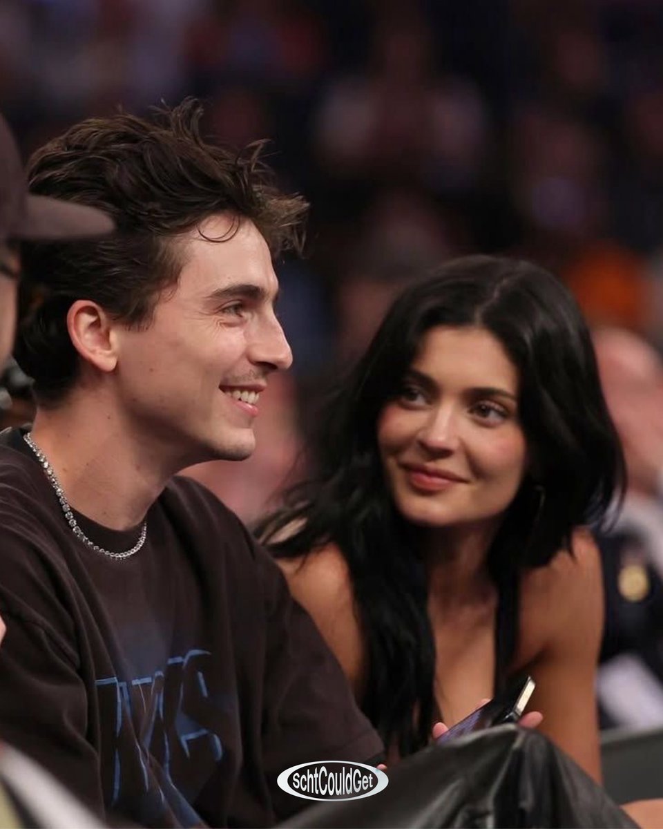 Timothee Chalamet’in tek eşlilikten sıkıldığı için Kylie Jenner’a açık ilişki teklif ettiği iddia edildi.