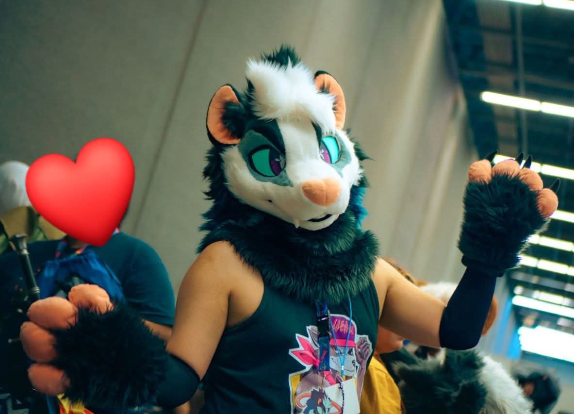 Happy weekend everyone! My first #FursuitFriday of the year! Hoohoohoo!! 💜