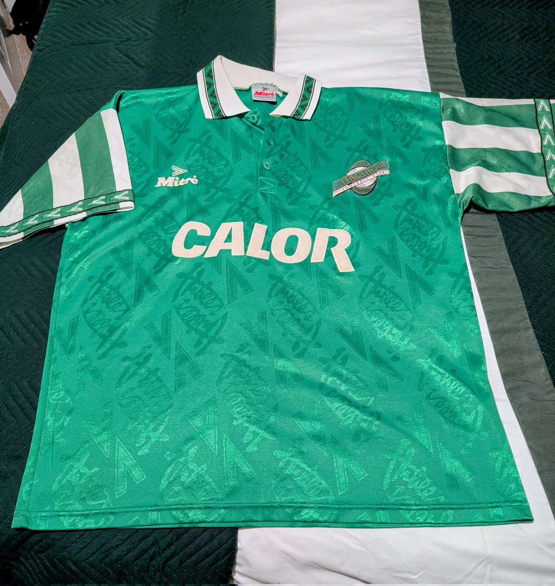 Picked up this beauty from <a href="/HibernianRetro/">Hibernian Retro</a> - delighted to have gotten my hands on one in my size. 💚