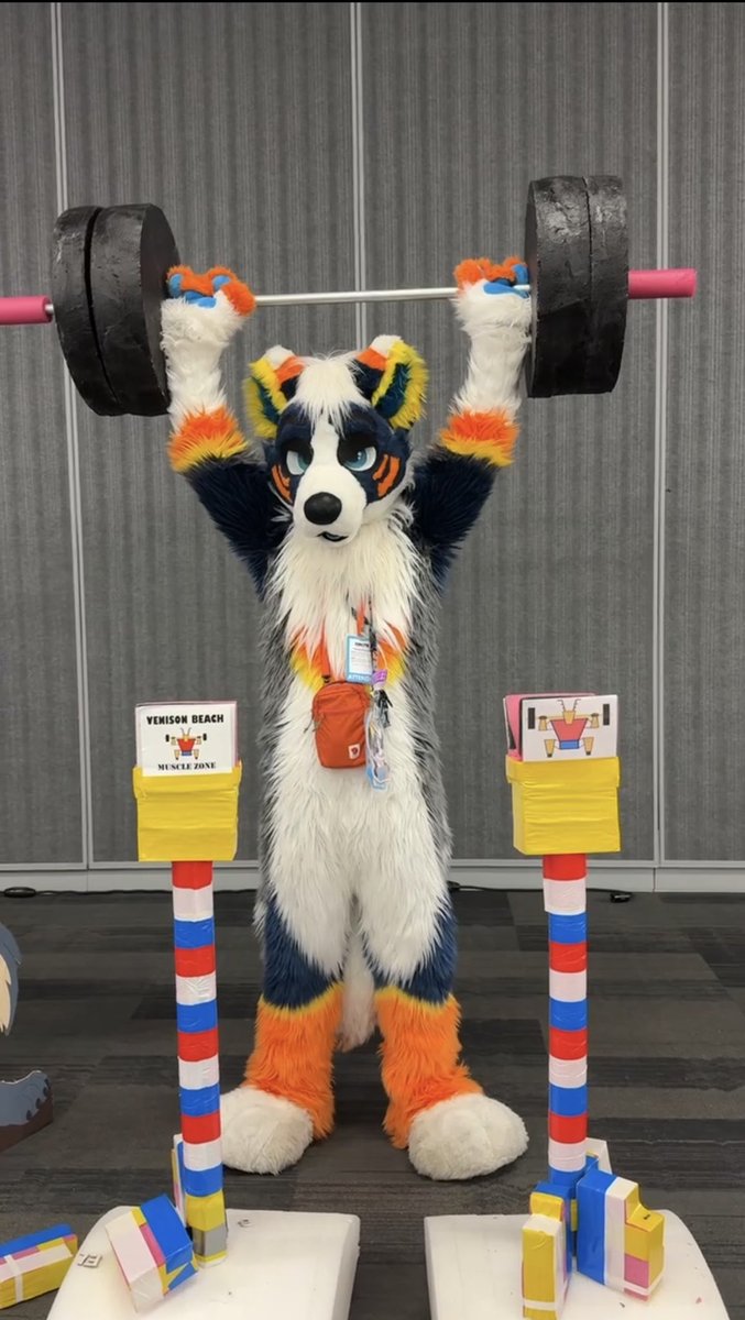 Don’t skip paw day 😉
📸<a href="/BullBento/">bentobull.bsky.social</a> 
#FursuitFriday