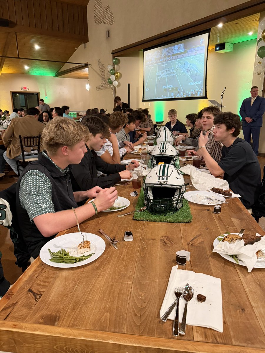 CL Hawks Football tweet media