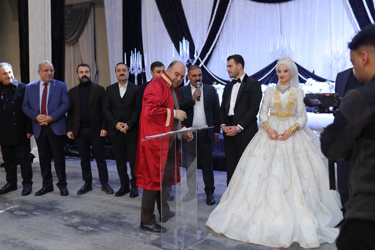 emin_yetim's tweet photo. Canbeyli aşiretine mensup Taş ve Çiftçi ailelerinin kıymetli evlatları Nursena & Samet’in bu güzel birlikteliğine kirvelik yapmaktan büyük bir onur ve mutluluk duydum.

Rabbim bir ömür boyu sevgi, muhabbet ve huzur içinde bir yuva kurmalarını nasip etsin.

Her iki aileyi de gönülden tebrik ediyor, genç çiftimize sağlık, bereket ve mutluluk dolu bir ömür diliyorum.