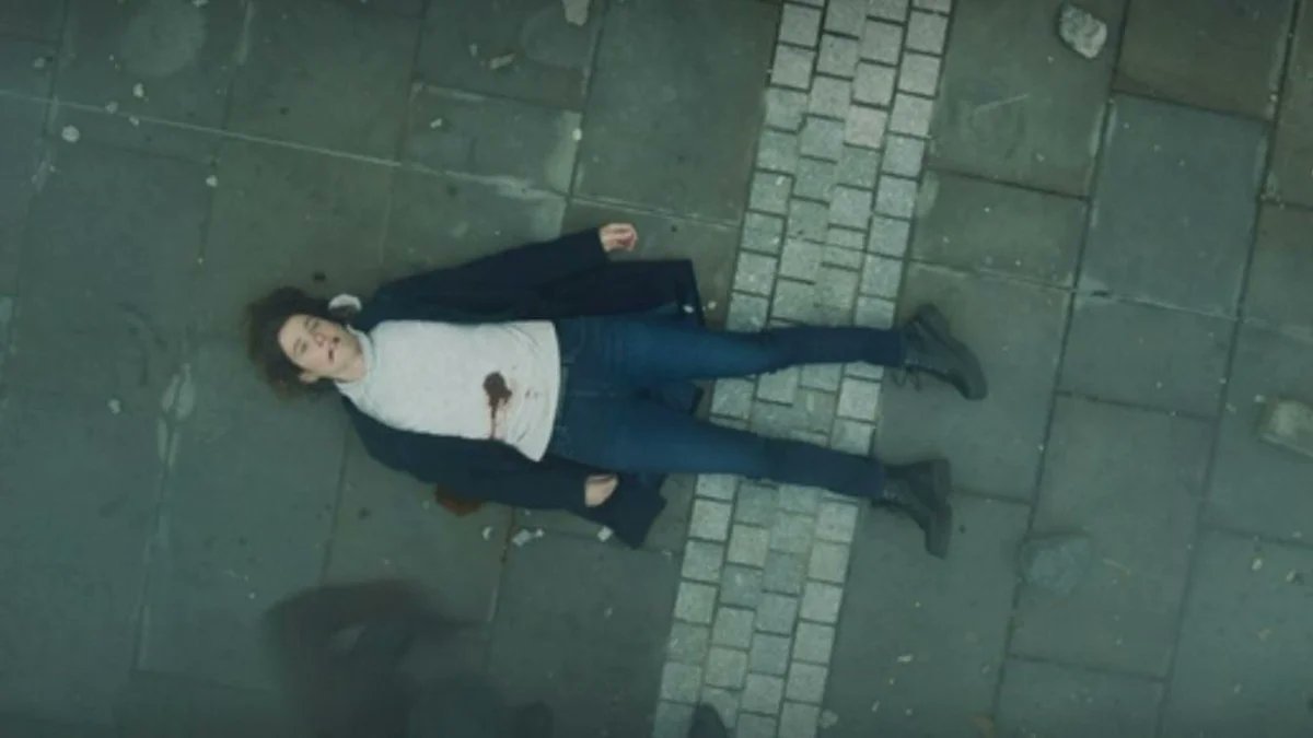 Lika04_'s tweet image. Hear me out, what if after she dies  Coulson is like "Not on my watch" and pulls out the Tahiti program and POOF, Agents of Shield is back