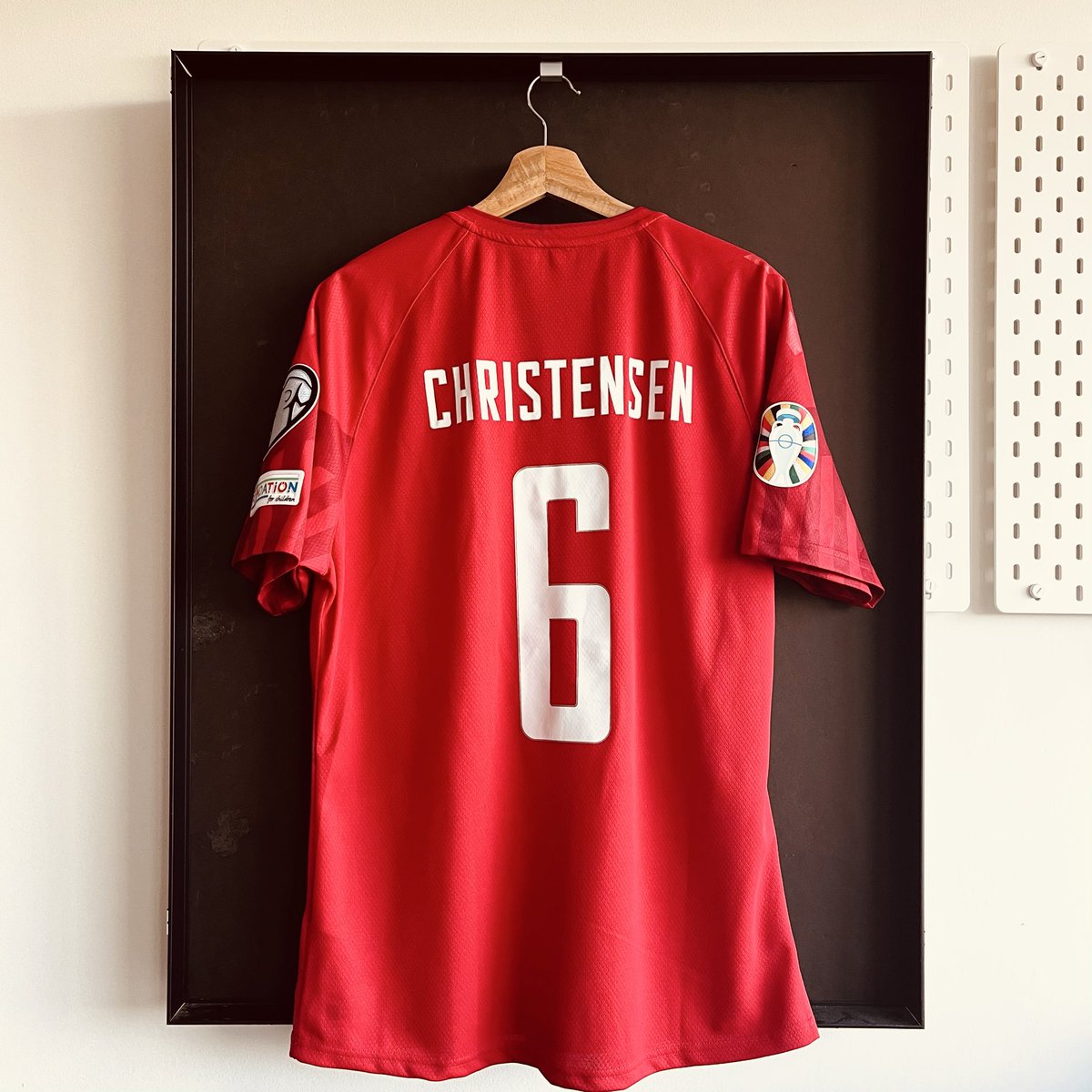 Matchwornfanat1's tweet photo. Denmark World Cup ‘protest’ kit criticising Qatar’s human rights record.

Andreas Christensen #matchissue
16-06-2023 Slovenia v Denmark 1-1
#danishdynamite #hummel https://t.co/O2h9enzVls