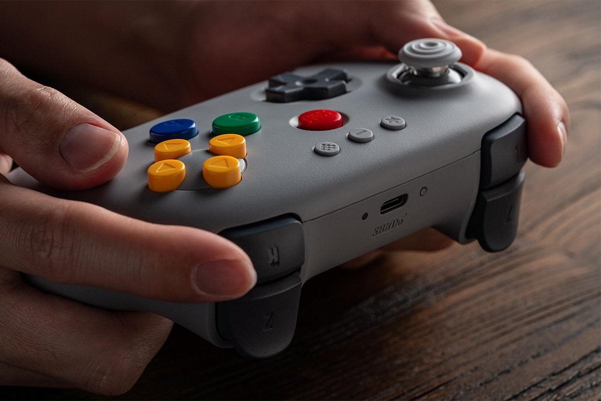 madlittlepixel's tweet image. 8BitDo 64 Bluetooth Controller for Analogue 3D, Switch, Switch 2, Windows In CLASSIC GREY Available on Amazon here: amzn.to/3LVTdbw
Ships January 30th.
