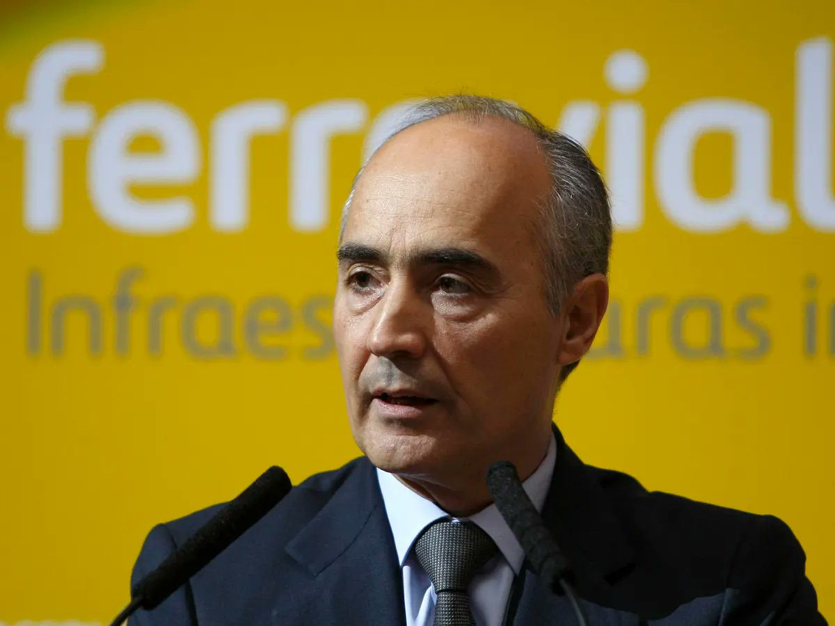 Este oligarca se llama Rafael Del Pino y es sobrino del expresidente Calvo Sotelo. Lidera Cártel de las Constructoras en España. Se llevó el domicilio fiscal de Ferrovial a Países Bajos para no pagar impuestos. Su empresa fue adjudicataria del tramo de Adamuz con FCC, OHL y Azvi.