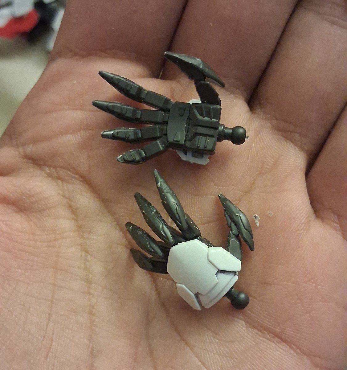 Funny how with gunpla im just going SLIGHTLY further with tweaking them 😭 it went from
>let me start panel lining
>let me paint some yellow bits gold instead
>let me sharpen the HG V fins
Now im sharpening HG barbatos claws