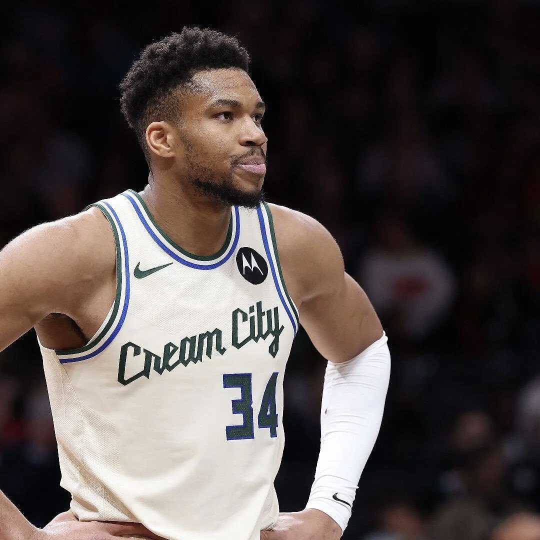 RTNBA's tweet image. Tension in the Bucks locker room is at an “all-time high” 😳

per @ShamsCharania