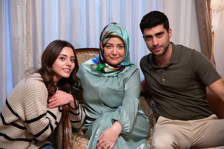 merve_ozgnnn's tweet photo. Üçü de yok artık. Garip hissettiriyor çünkü kızılcık şerbeti onlardı #kızılcıkşerbeti #doğukangüngör https://t.co/c2EztRDN5G