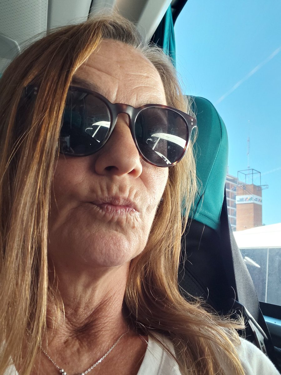 Me fuiiiii  en busca de ese amor que traje a este mundo hace 21 año y hace 1 que no lo abrazo 
Allá  voy! 🇦🇷