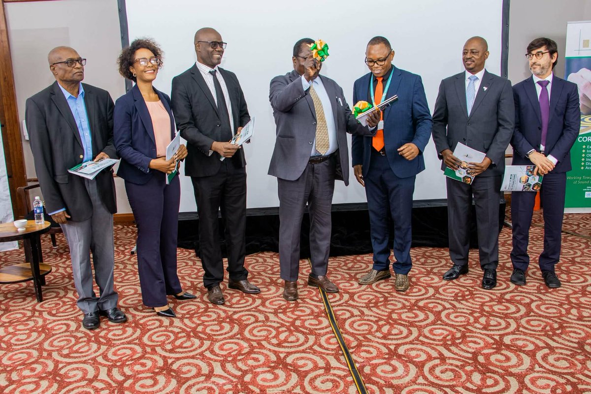 Joze99M's tweet photo. Yesterday we launched a study dubbed; The Role of Real Sector Investment in Stabilising the Exchange Rate in Zambia: An Analysis of the Mininig,  Manufacturing,  Agriculture and Energy Sectors. Enjoy the reading on report link below:
https://t.co/hzeWKLahMt https://t.co/0wrXXSlMNP