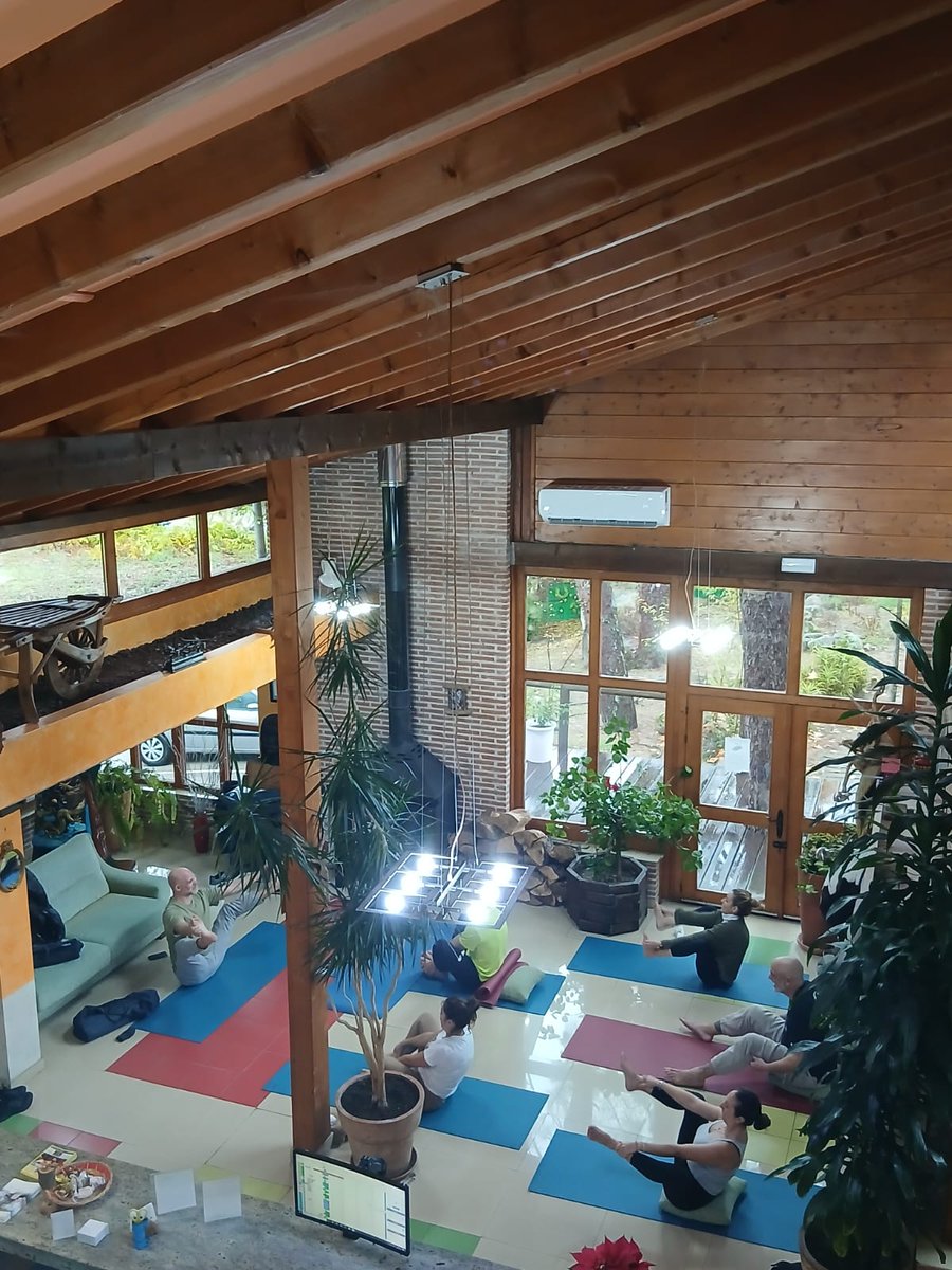 Los sábados ¡#Yoga! No te lo pierdas. ¡Esto es el #Paraíso! 
🍂paraisodeltietar.com
#naturaleza #CabañaDeMadera #actividades #familyfriendly #rural #montaña #senderismo  #Ofertasentresemana #alojamientosconjacuzzi #TurismodeÁvila #Ávila #LaAdrada #ValleDelTiétar #Gredos