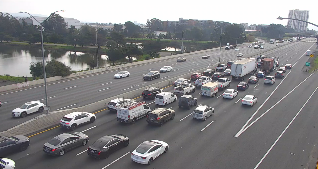 KCBSAMFMTraffic's tweet image. #Berkeley Interstate 80 westbound crash just before Ashby Ave... #CHP has all lanes blocked to move the cars to the right hand shoulder. Expect delays. #Albany #Emeryville #KCBSTraffic 📸: @CaltransD4