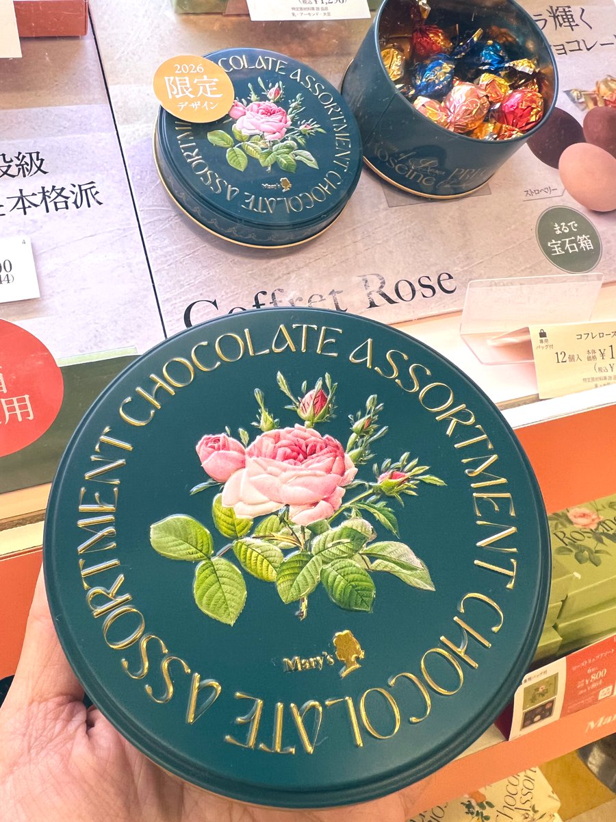 ⭐️チョコです 💚宝石商さんっぽい色味と花柄なチョコ缶が見つけた時からずっと忘れ